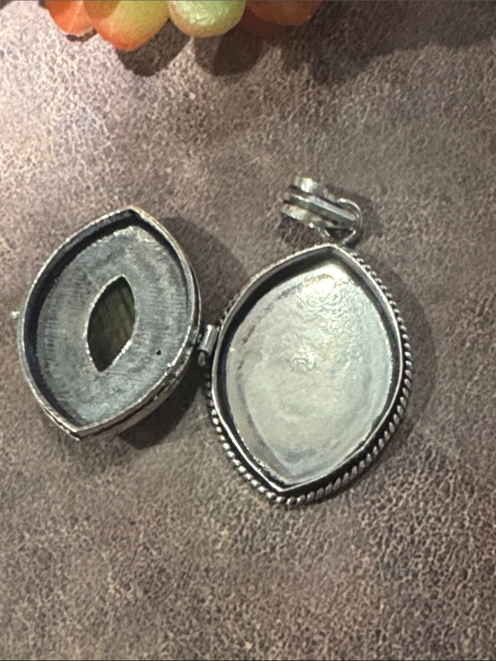 Labradorite Silver Locket - Picture 9 of 12